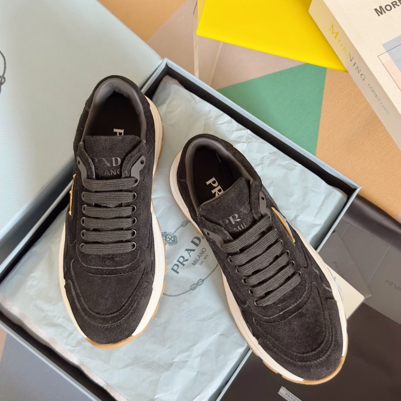 Pra*a casual shoes